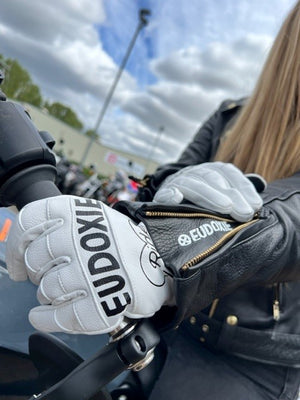 
                  
                    Eudoxie - Gloves White
                  
                