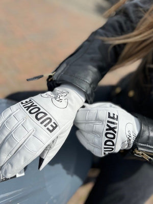 
                  
                    Eudoxie - Gloves White
                  
                